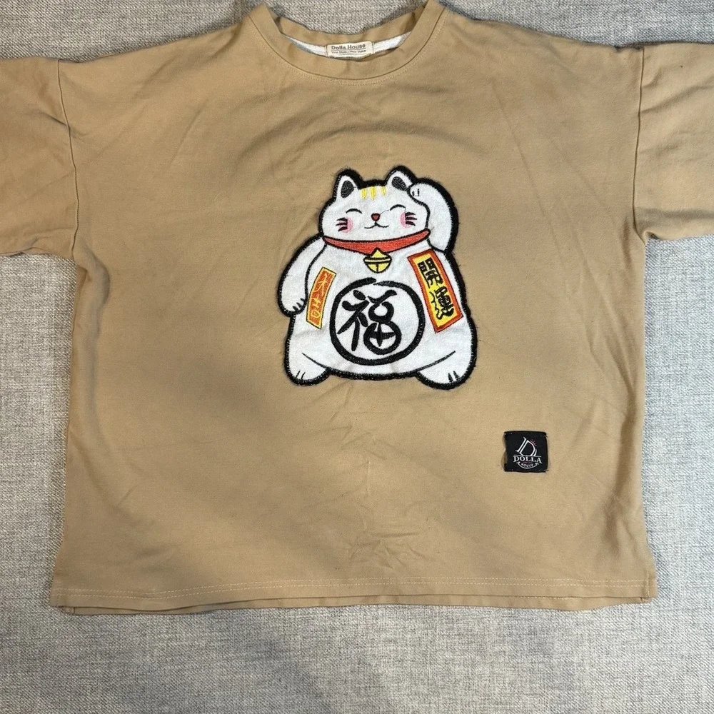 Dolla House Lucky Cat Embroidered T Shirt Tan Maneki Neko Streetwear
